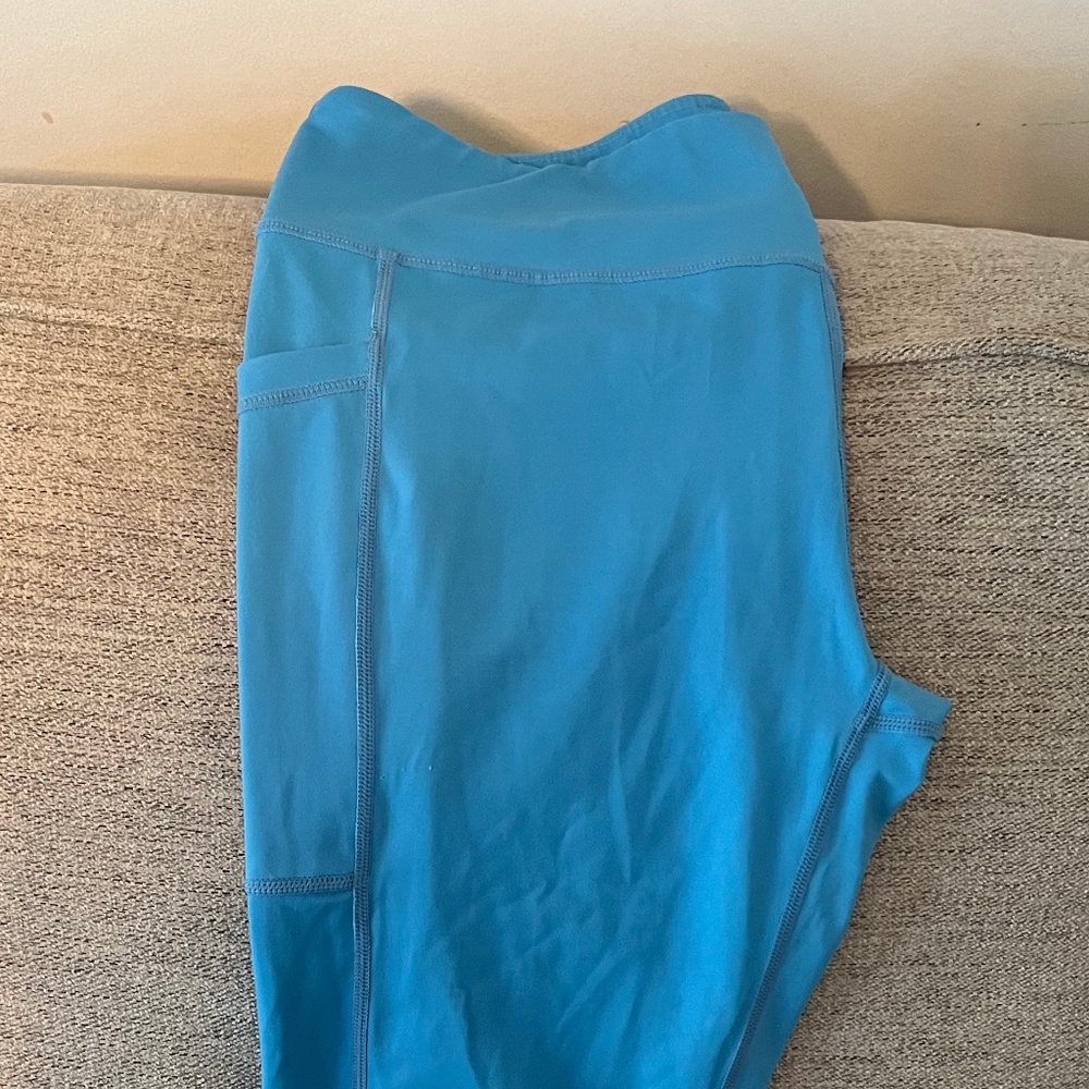 Constantly Varied Gear (CVG) Size Large Capri Leggings - Light Blue